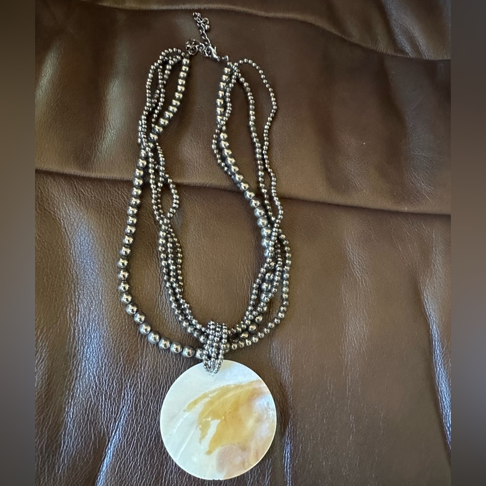 mother of pearl medallion and matching earrings set w/ adjust necklace - NWOT - Picture 2 of 4